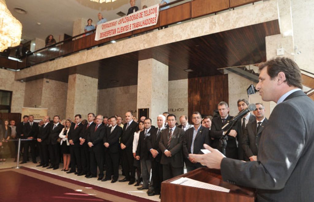 Assembleia gaúcha instala a CPI da Telefonia em ato que se repete em outros sete estados