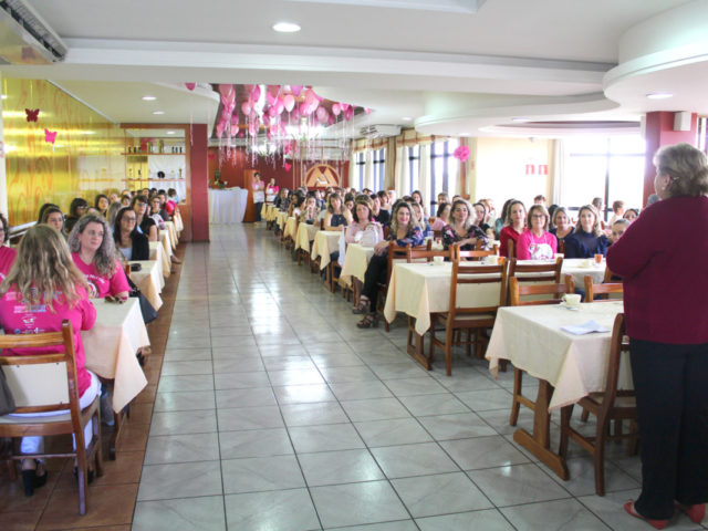 Encerramento do Outubro Rosa reuniu mais de 160 mulheres