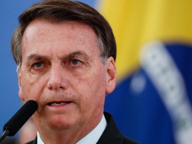Bolsonaro é internado com suspeita de obstrução intestinal