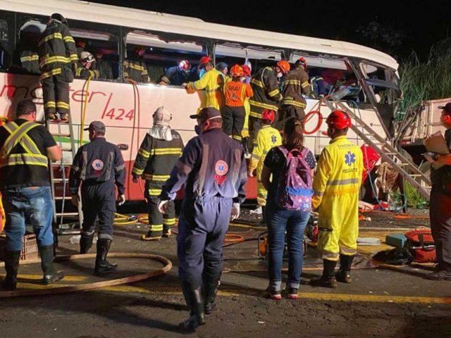 Ônibus com destino a Carazinho se envolve em acidente com sete mortos em SP