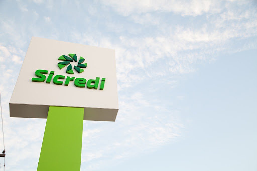 Sicredi supera marca de R$ 100 bilhões em crédito para associados