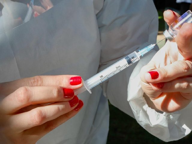 RS alcança 50% da população gaúcha vacinada contra Covid-19