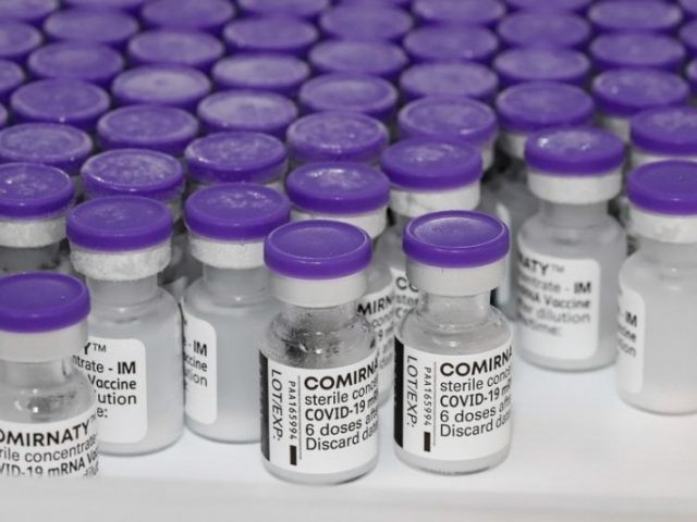 Secretaria da Saúde distribui vacinas da Pfizer para cerca de 400 municípios nesta segunda, dia 24
