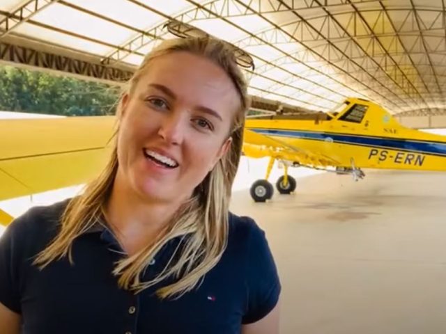 A não-me-toquense Joelize Friedrichs se tornou a primeira mulher piloto agrícola de combate a incêndios do Brasil