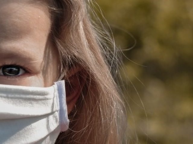 Justiça suspende decreto que desobriga uso de máscaras em crianças menores de 12 anos no RS