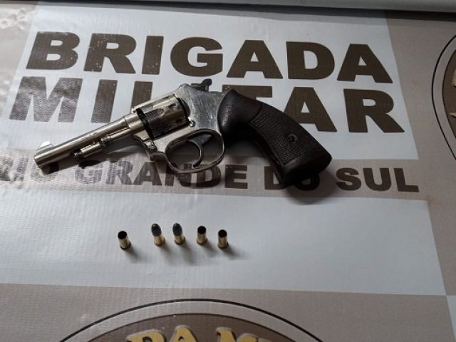 Brigada Militar de Não-Me-Toque prende homem por porte ilegal de arma de fogo