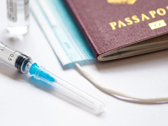 EUA vão aceitar turistas com qualquer vacina aprovada pela OMS