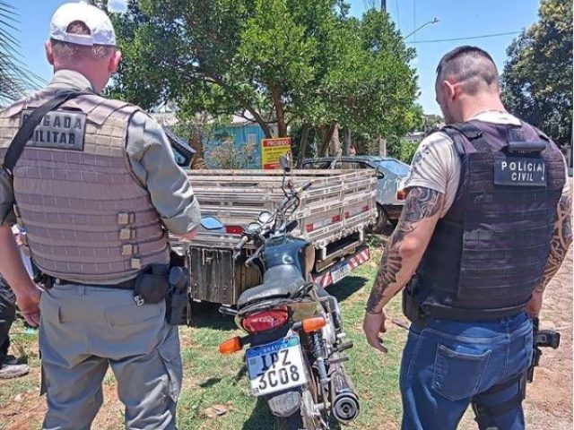 Dois indivíduos são presos com uma motocicleta furtada em Não-Me-Toque