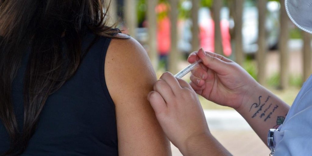 Quinta-feira terá vacinação contra covid-19, sem parar ao meio dia