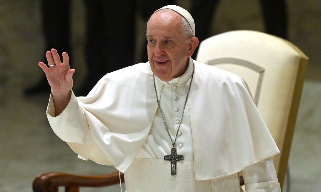 Papa Francisco pede a fiéis que não condenem seus filhos pela orientação sexual
