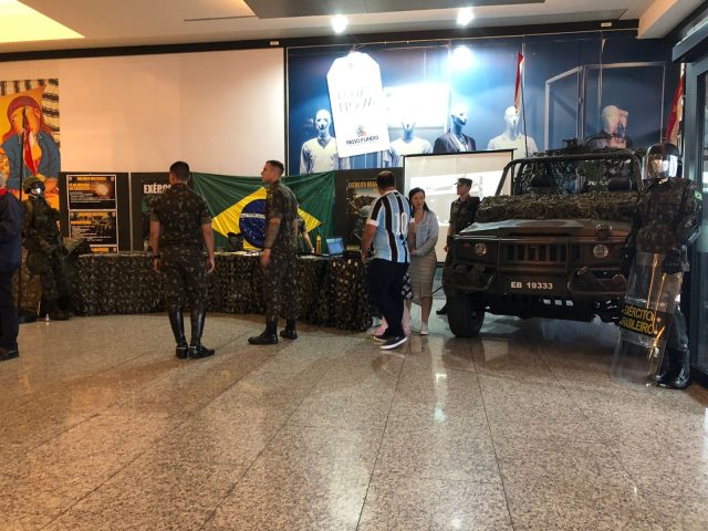 Semana do Exército é celebrada no Passo Fundo Shopping com exposição do 6º RCB