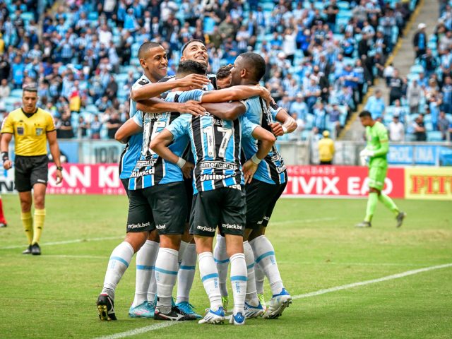 Grêmio confirma boa fase, vence na Arena e vira líder da Série B