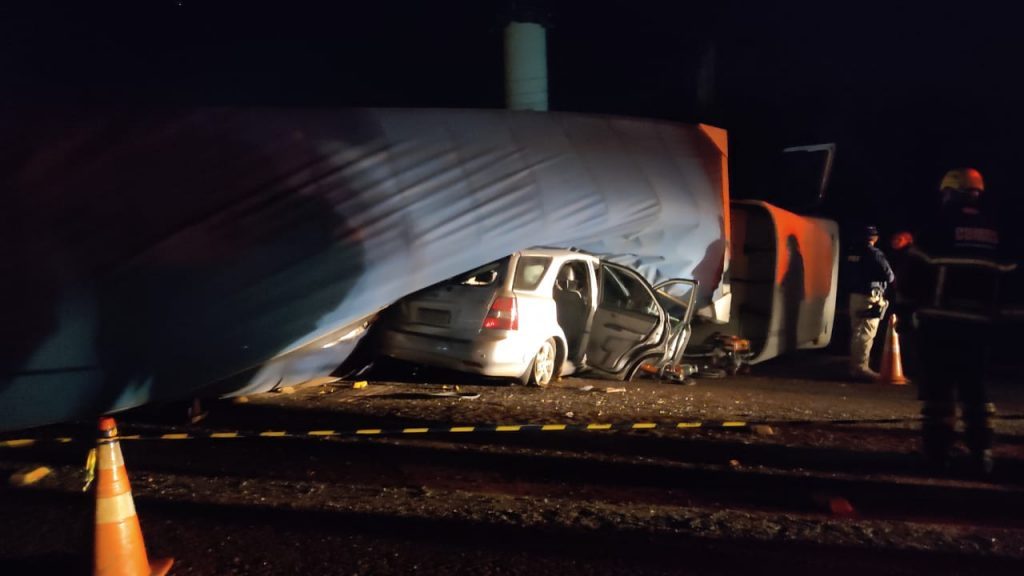 Duas pessoas morrem em acidente na BR 153 em Erechim