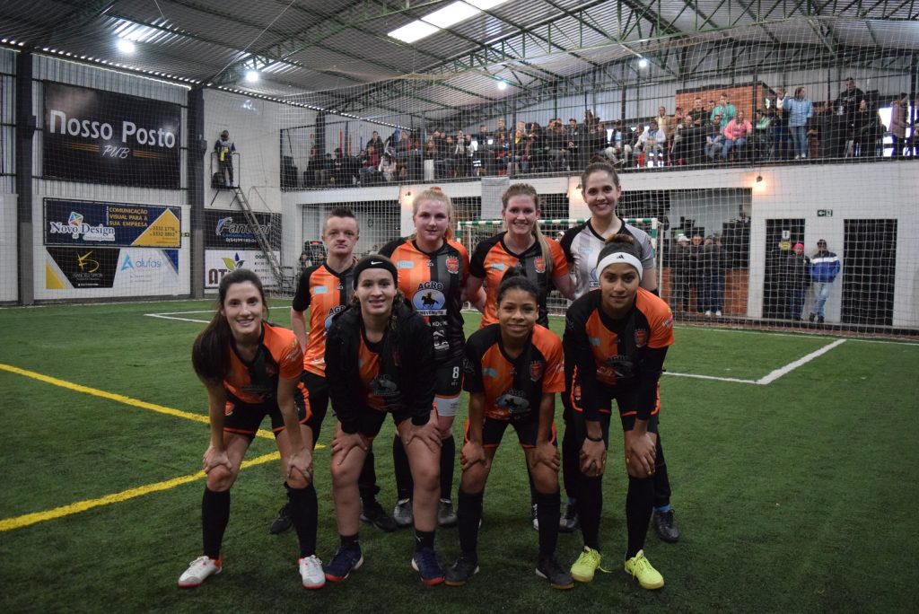 Campeonato municipal de Futebol Society entrou na sexta rodada com estreia das mulheres em quadra