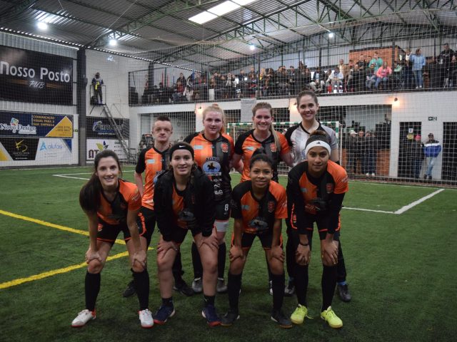 Campeonato municipal de Futebol Society entrou na sexta rodada com estreia das mulheres em quadra
