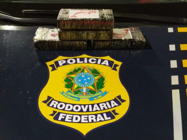 PRF apreende quatro quilos de cocaína e prende 4 moradores de Carazinho por tráfico